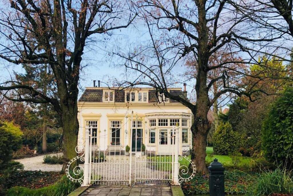 Tiny House In Tuin Van De Statige Villa Mariahof Dordrecht Luaran gambar